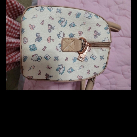 Rare print Hello Kitty loungefly purse - Picture 7 of 12